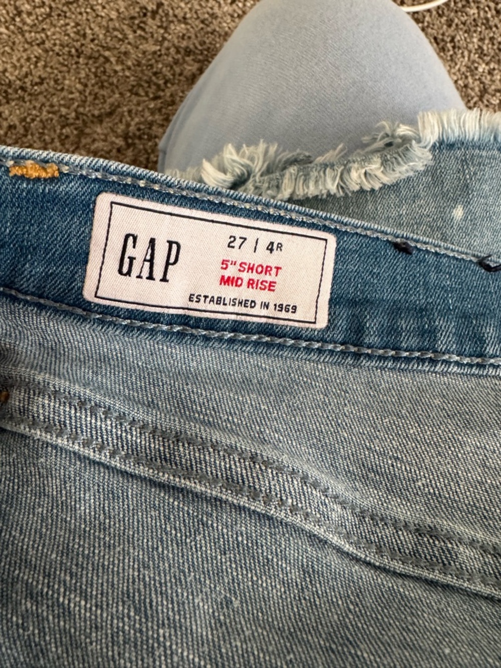 GAP Women's Light Blue Distressed Denim Cutoff Shorts Sz 27 - Picture 3 of 3
